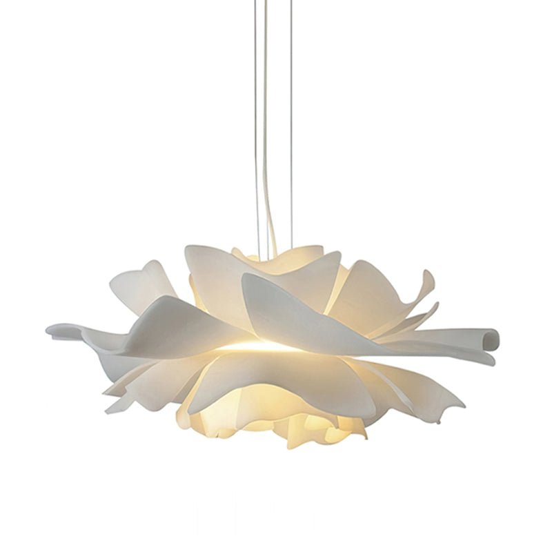 Loftlampe – Hvid, Lotus-inspireret Design til Spisestue eller Stue