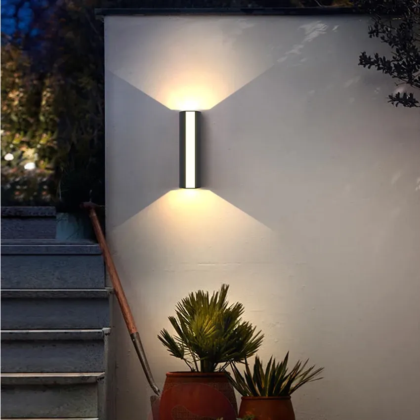 LED-væglampe – Moderne, vejrbestandigt design til have eller terrasse med kraftig belysning på op til 3000 lumen