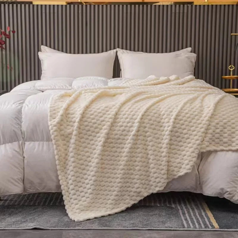 Velvet Plaid – Checkered Pattern, Warm and Cozy for Sofa or Bed, Suitable for Adults and Children