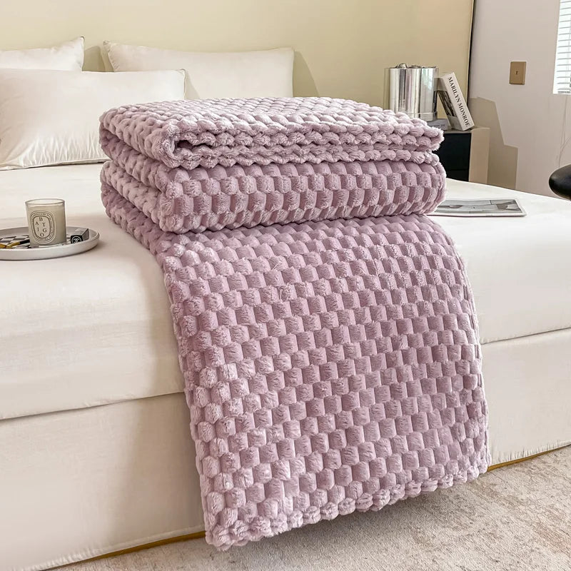 Velvet Plaid – Checkered Pattern, Warm and Cozy for Sofa or Bed, Suitable for Adults and Children