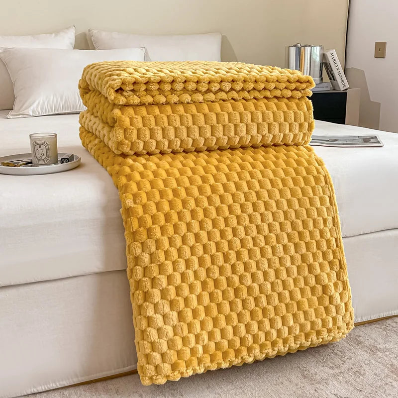 Velvet Plaid – Checkered Pattern, Warm and Cozy for Sofa or Bed, Suitable for Adults and Children