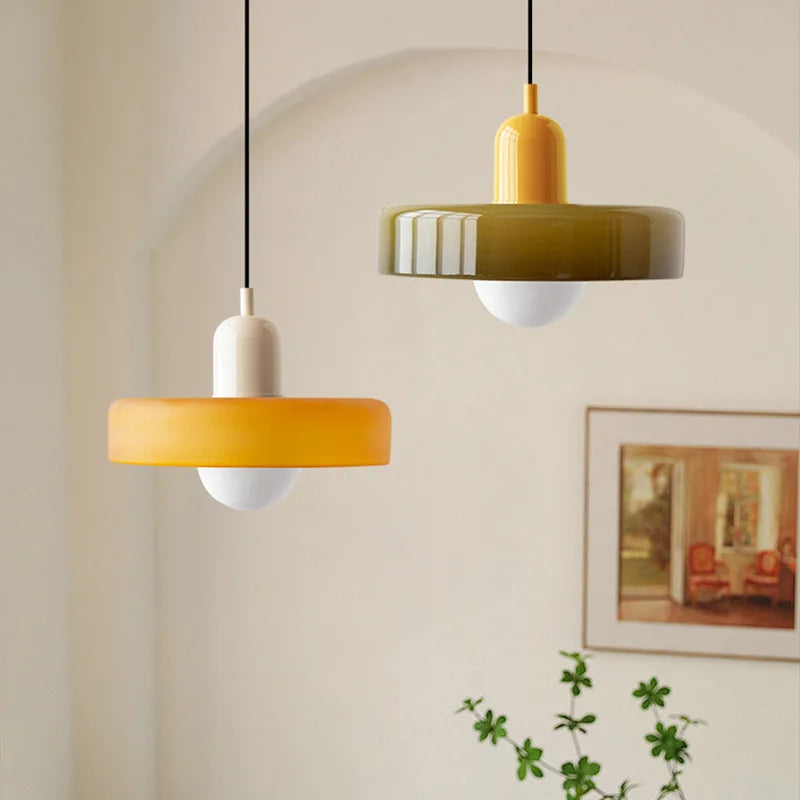 Szklana lampa wisząca – elegancki styl doniczki, zapewniająca nastrojowe oświetlenie w jadalni lub sypialni