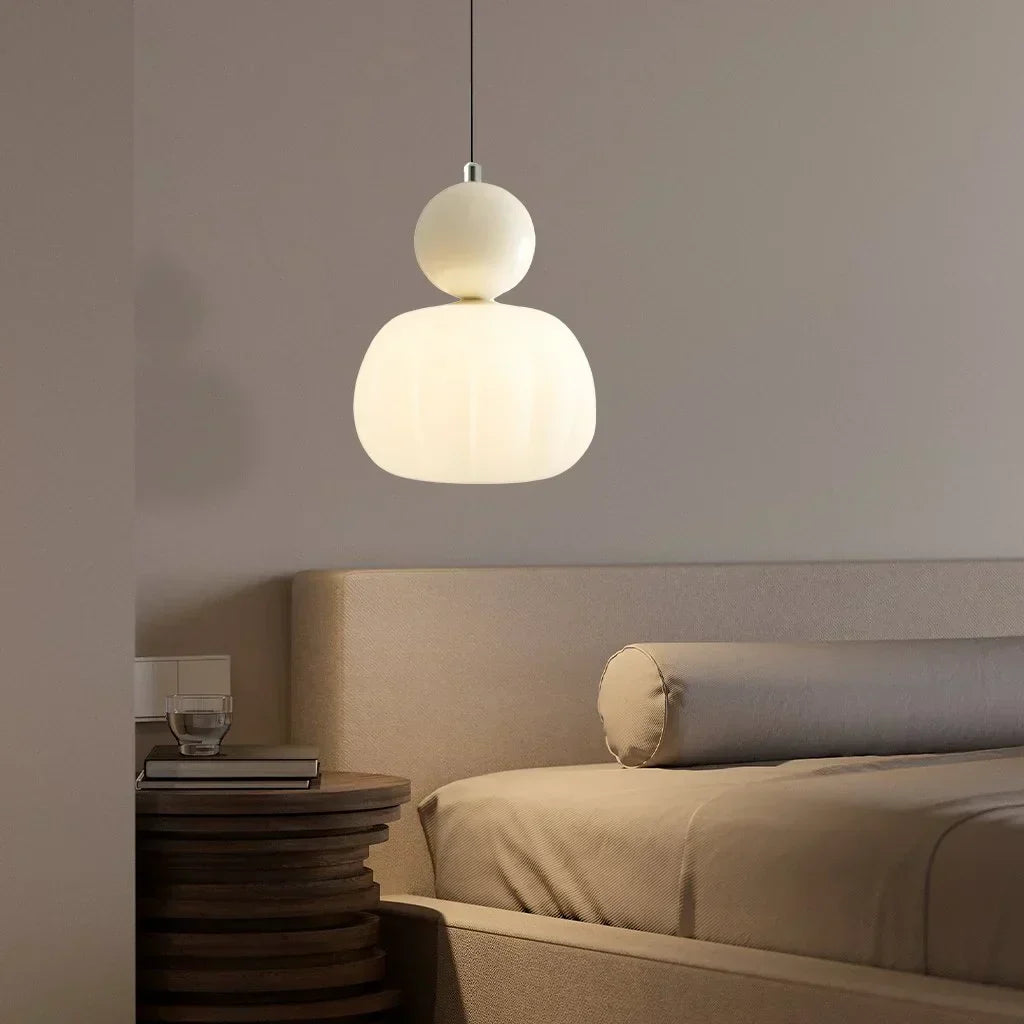 Art Deco Pendellampe – Cremefarvet Metal, Bauhaus Design til Stue- eller Spisestuedekoration