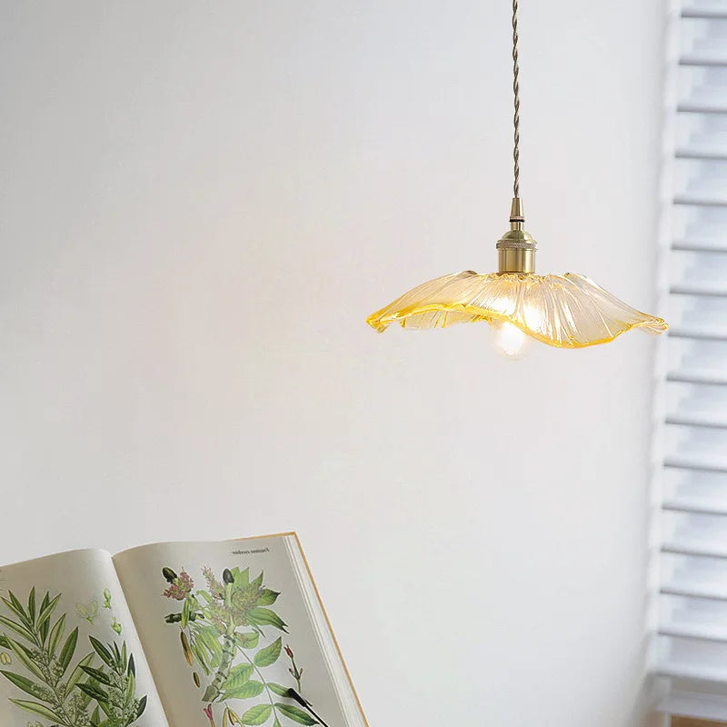 Hanglamp – Glazen bloemvorm in paars en amberkleurig voor aan de eettafel of in de woonkamer
