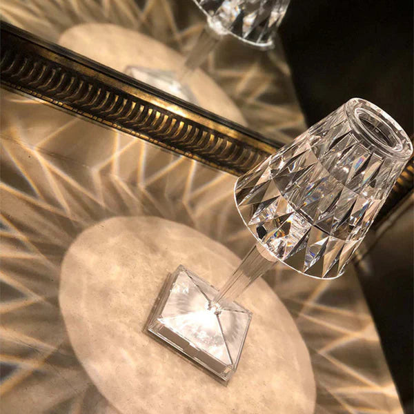 Kristallen Bordlampe – Glinsende Akryl, Elegant Design til Stue eller Soveværelse
