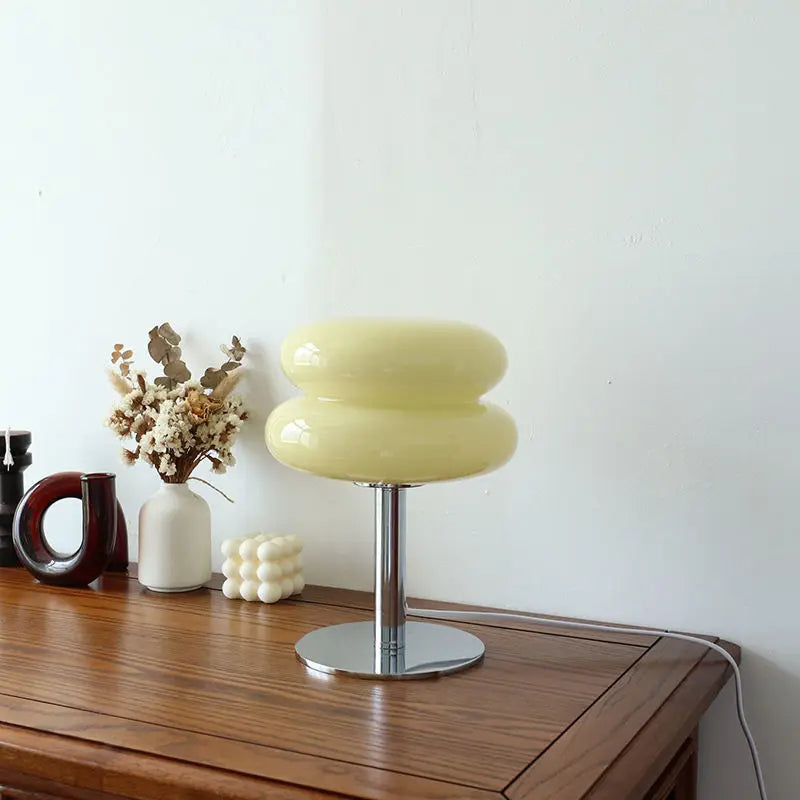 Bauhaus-bordlampe – hvid, minimalistisk design med dæmpbar LED til stilfuld belysning i stuen eller soveværelset