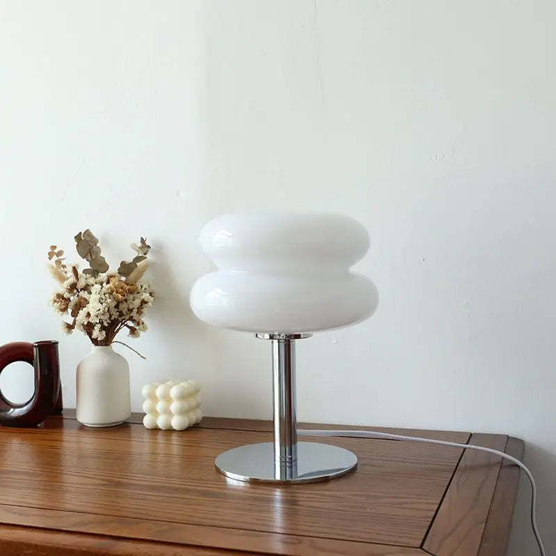 Bauhaus-bordlampe – hvid, minimalistisk design med dæmpbar LED til stilfuld belysning i stuen eller soveværelset