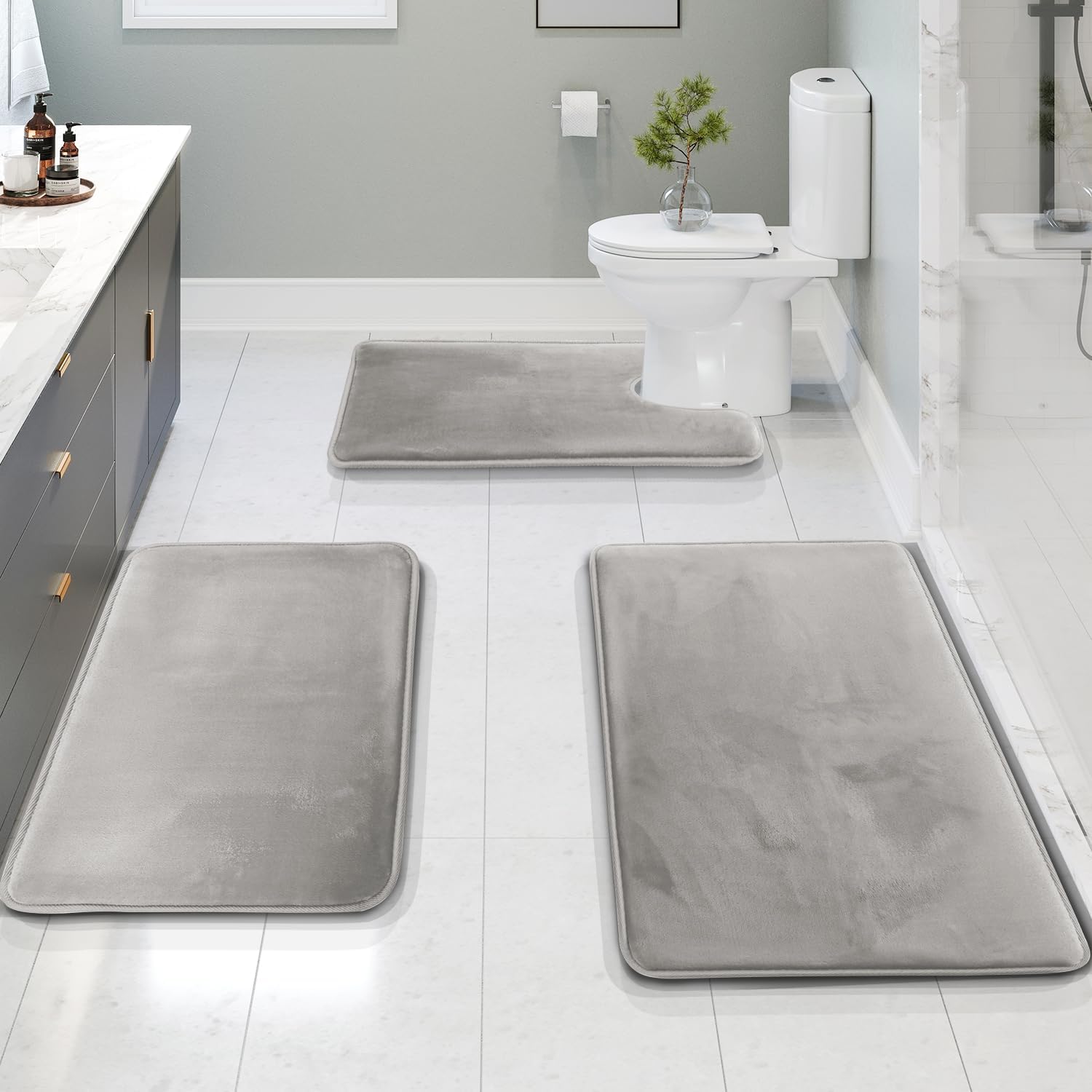 Memory Foam Badmåtte – Blød Velour, Antiskrid Design til Badeværelse eller Bruseområde – 3-delt Sæt