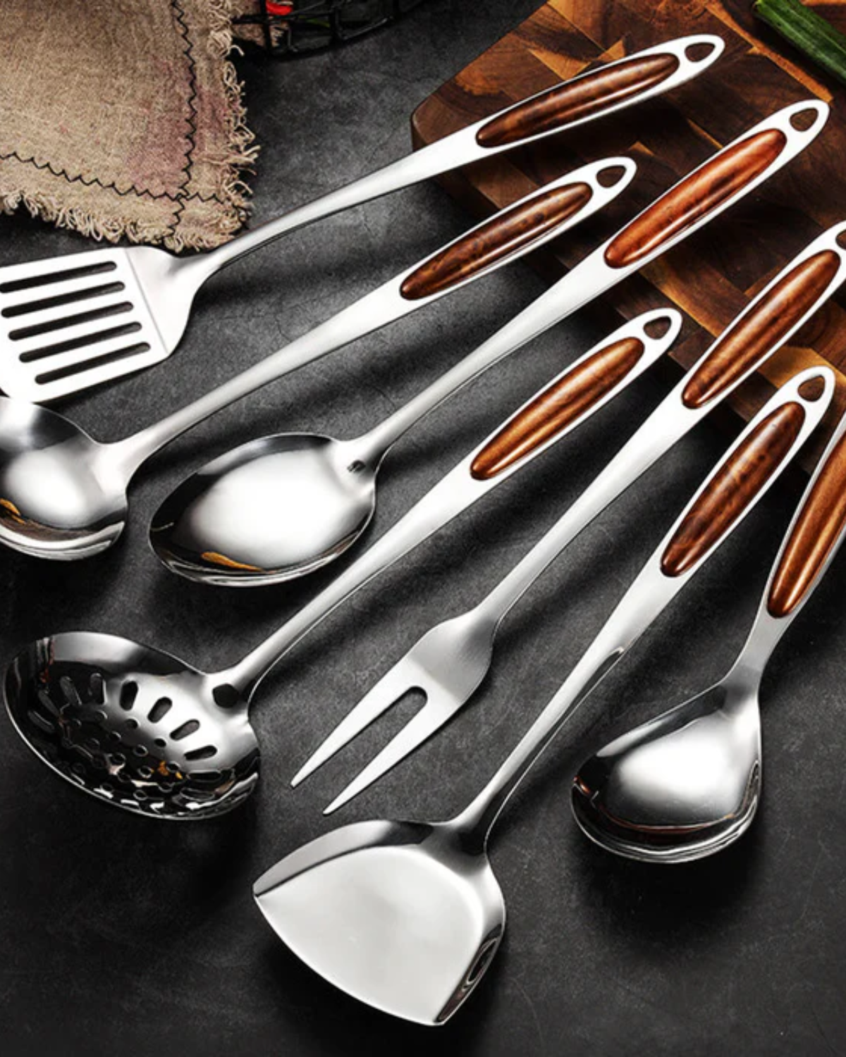 Køkkenredskabs Sæt – Rustfrit Stål med Træhåndtag, Elegante Køkkenaccessories til Madlavning og Servering