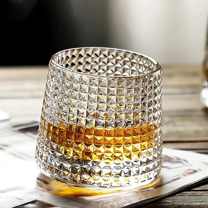 Whiskey glass – Clear glass with geometric pattern and rotating base for whiskey or bourbon