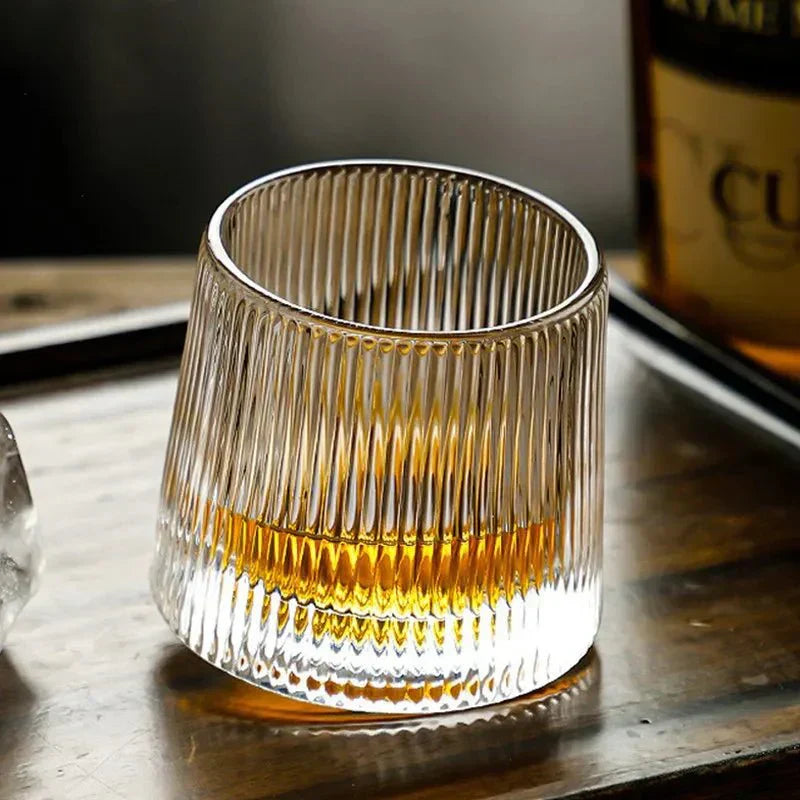 Whiskey glass – Clear glass with geometric pattern and rotating base for whiskey or bourbon