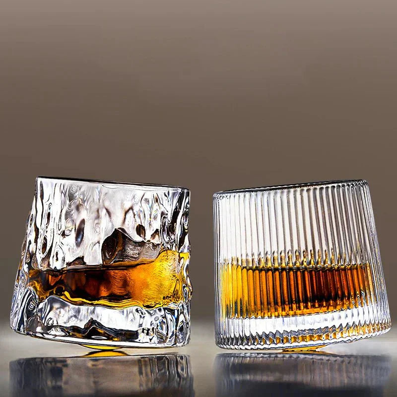Whiskey glass – Clear glass with geometric pattern and rotating base for whiskey or bourbon
