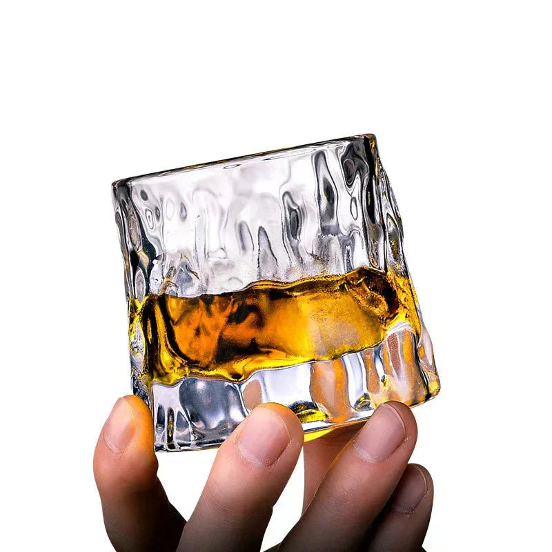 Whiskey glass – Clear glass with geometric pattern and rotating base for whiskey or bourbon