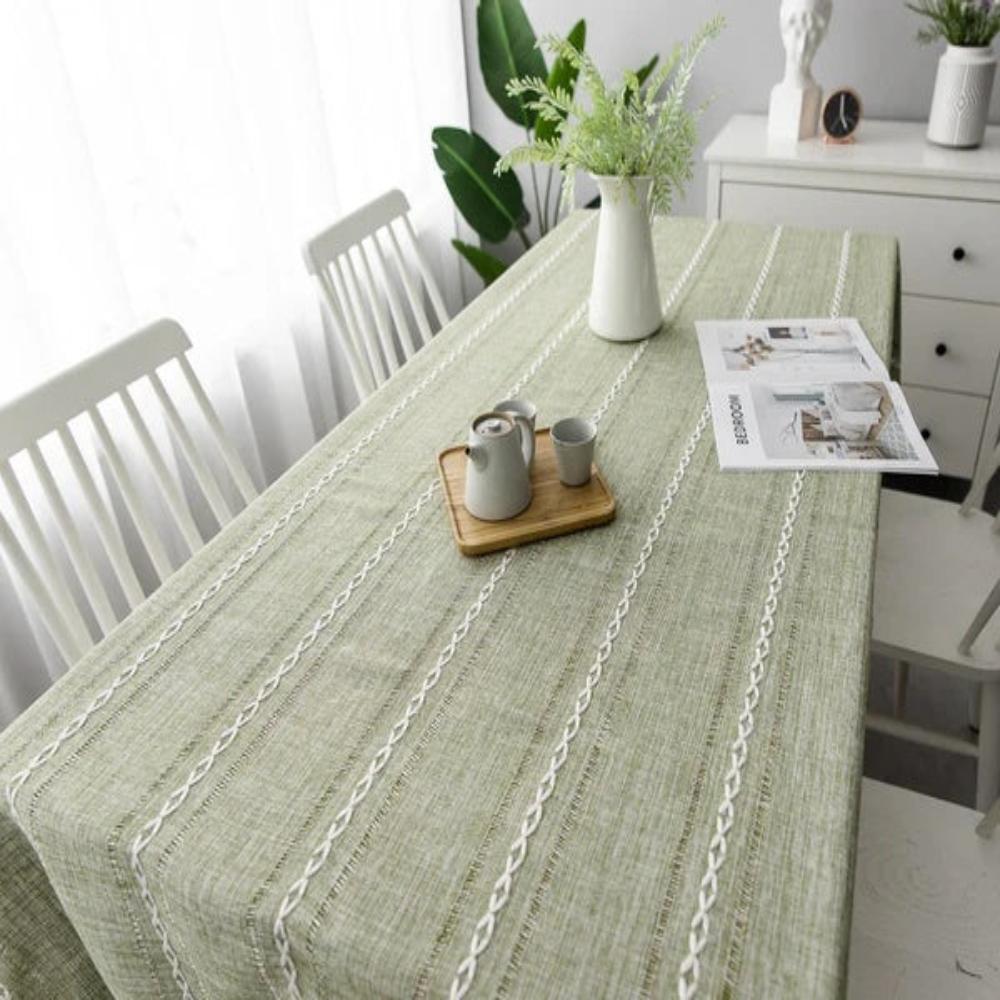 Bomulds- og Linneddug – Beige med Stribet Design og Broderi til Spisebord eller Udendørs Fester