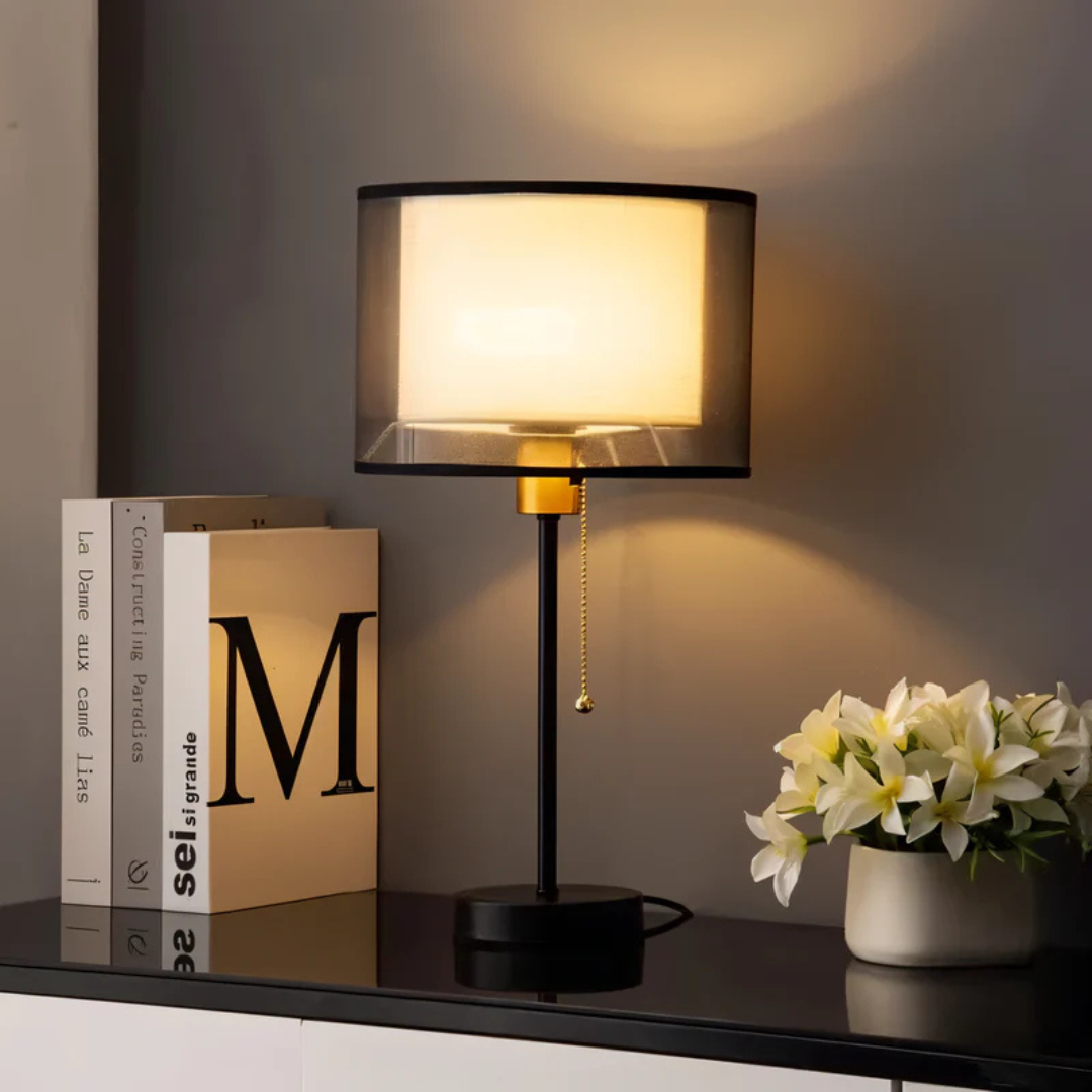 Bordlampe – Vintage Metal med Dobbelt Stofskærm til Soveværelse eller Stue Dekoration