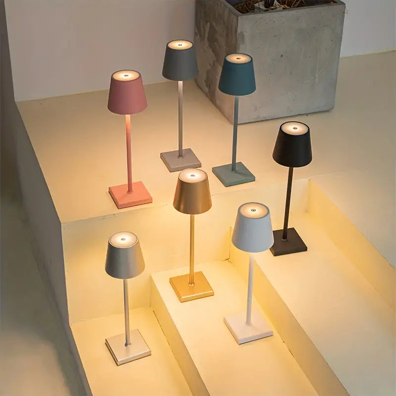 Draadloze tafellamp – Moderne metalen ledlamp in verschillende kleuren voor op het bureau, nachtkastje of bijzettafeltje.