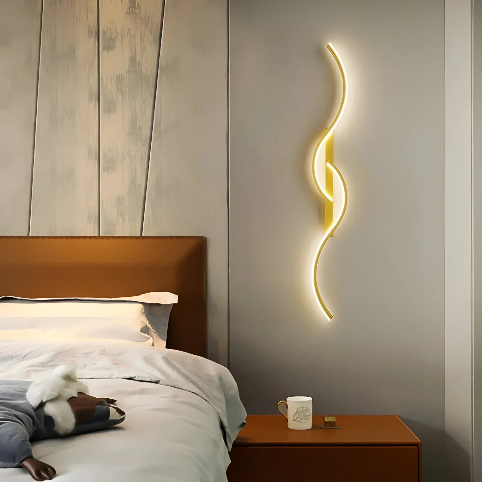 Moderne LED væglampe – aluminium og akryl, Buet design til stue, soveværelse eller kontor
