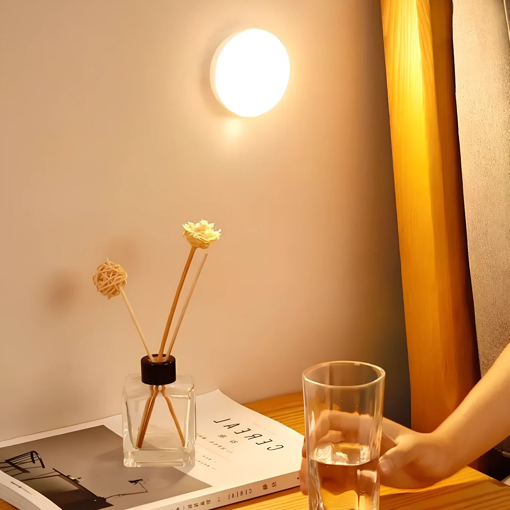Bevægelsessensor Lampe – Hvid, Kompakt Design til Entré, Trappe eller Skab