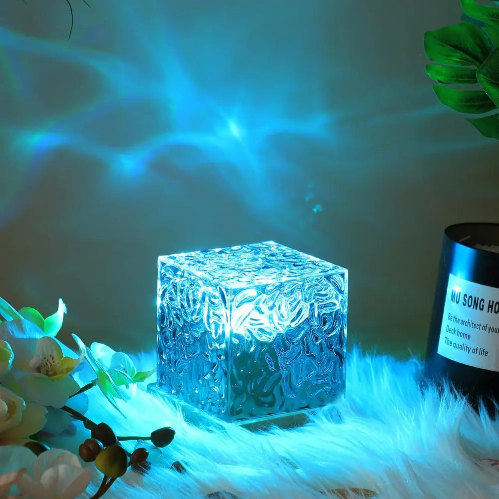 Lampa Aurora Borealis – drewniana podstawa, kolorowa kostka do sypialni lub salonu
