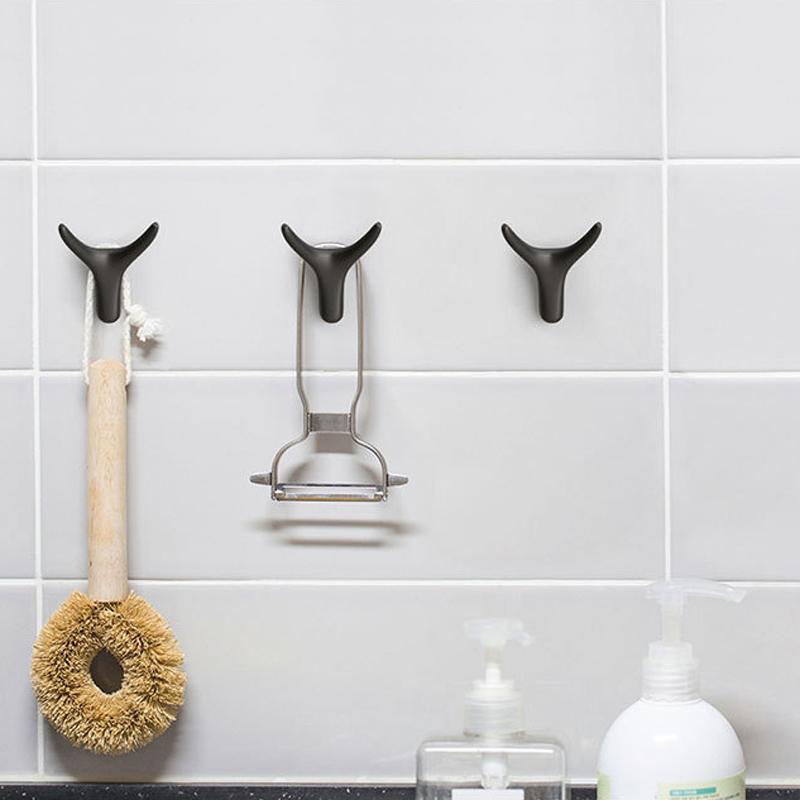 Wall Hook – Black Zinc Alloy in Horn Design for Entryway, Bathroom, or Kitchen Decor