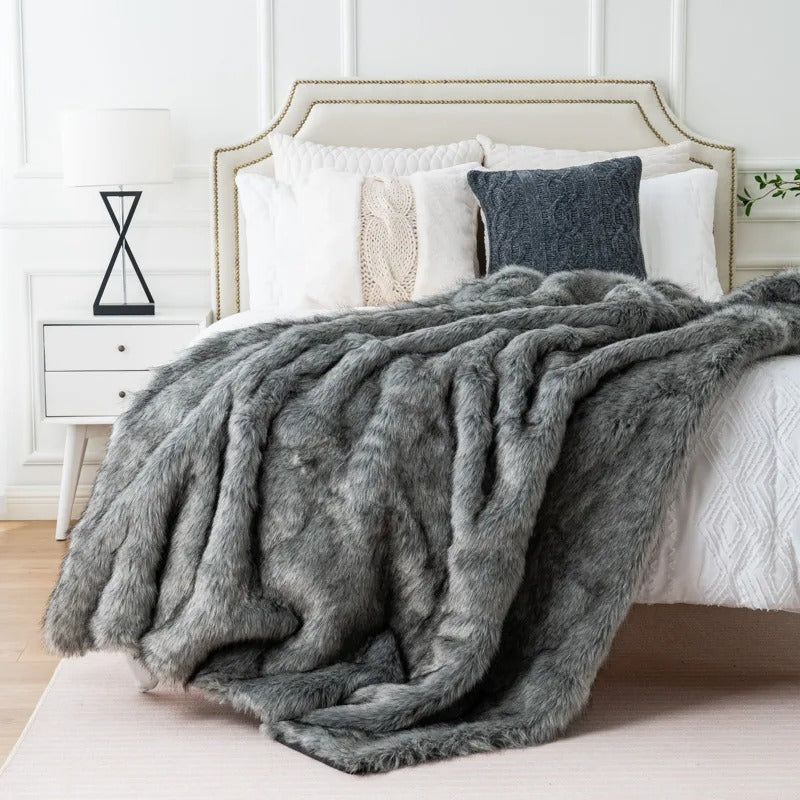 Imitation Fur Rug – Gray, Luxurious Appearance for Living Room or Bedroom Decoration