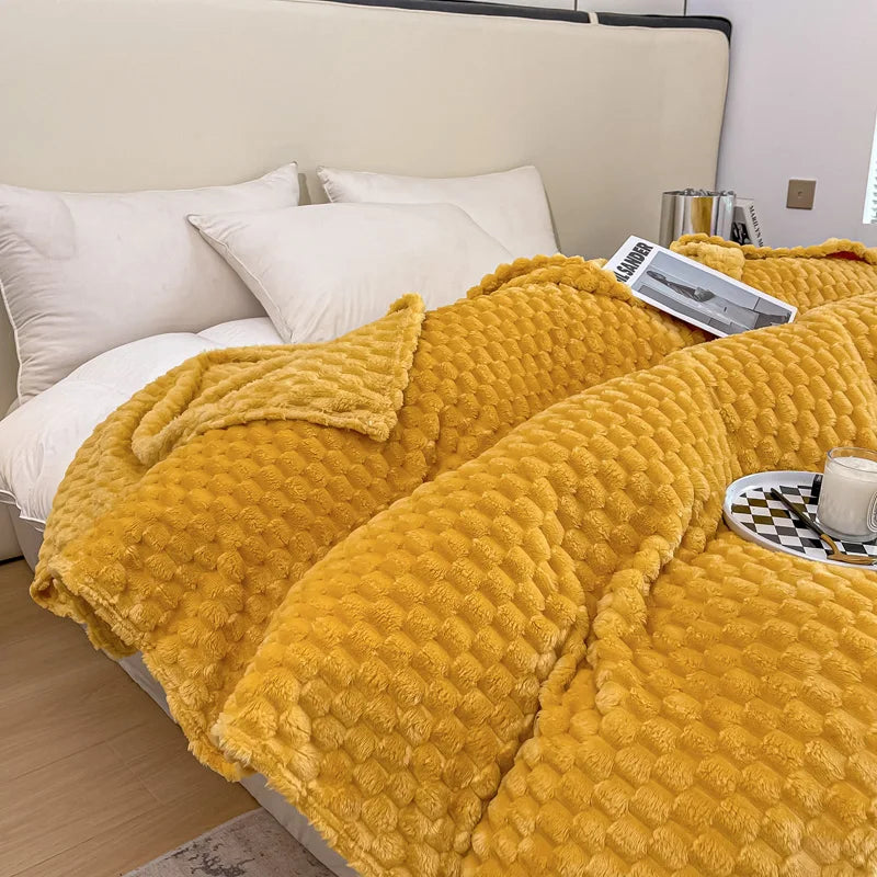 Velvet Plaid – Checkered Pattern, Warm and Cozy for Sofa or Bed, Suitable for Adults and Children