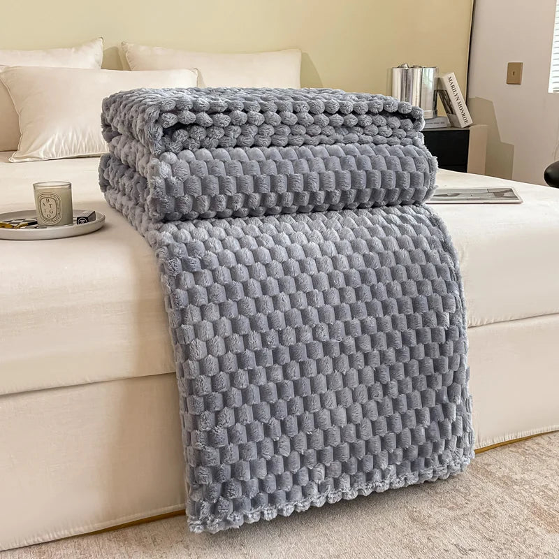 Velvet Plaid – Checkered Pattern, Warm and Cozy for Sofa or Bed, Suitable for Adults and Children