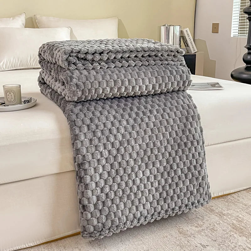 Velvet Plaid – Checkered Pattern, Warm and Cozy for Sofa or Bed, Suitable for Adults and Children