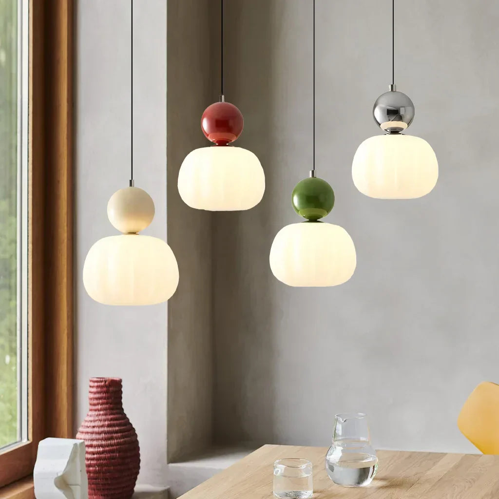 Lampa wisząca w stylu art déco – metal w kolorze kremowym, wzornictwo Bauhausu do dekoracji salonu lub jadalni
