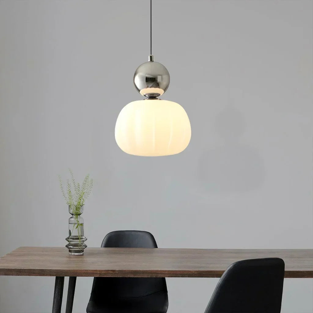 Lampa wisząca w stylu art déco – metal w kolorze kremowym, wzornictwo Bauhausu do dekoracji salonu lub jadalni
