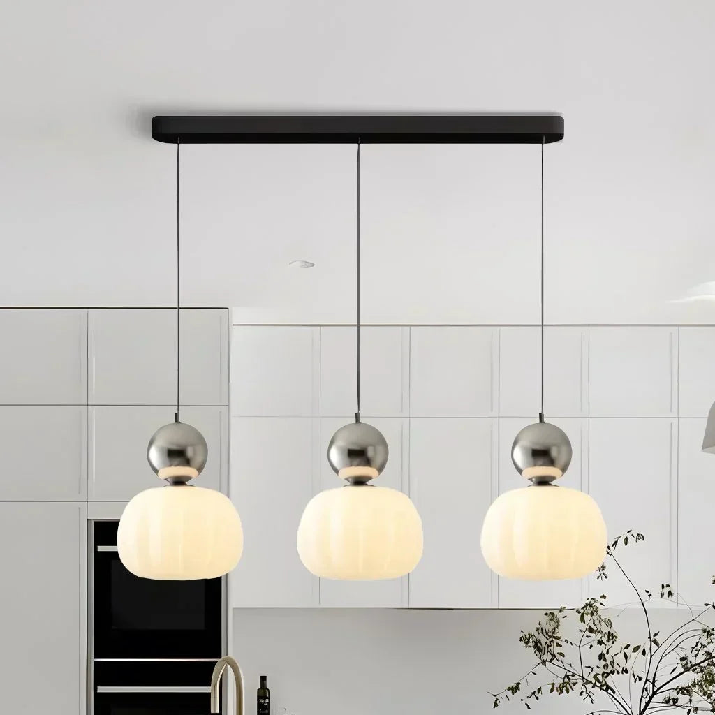 Lampa wisząca w stylu art déco – metal w kolorze kremowym, wzornictwo Bauhausu do dekoracji salonu lub jadalni