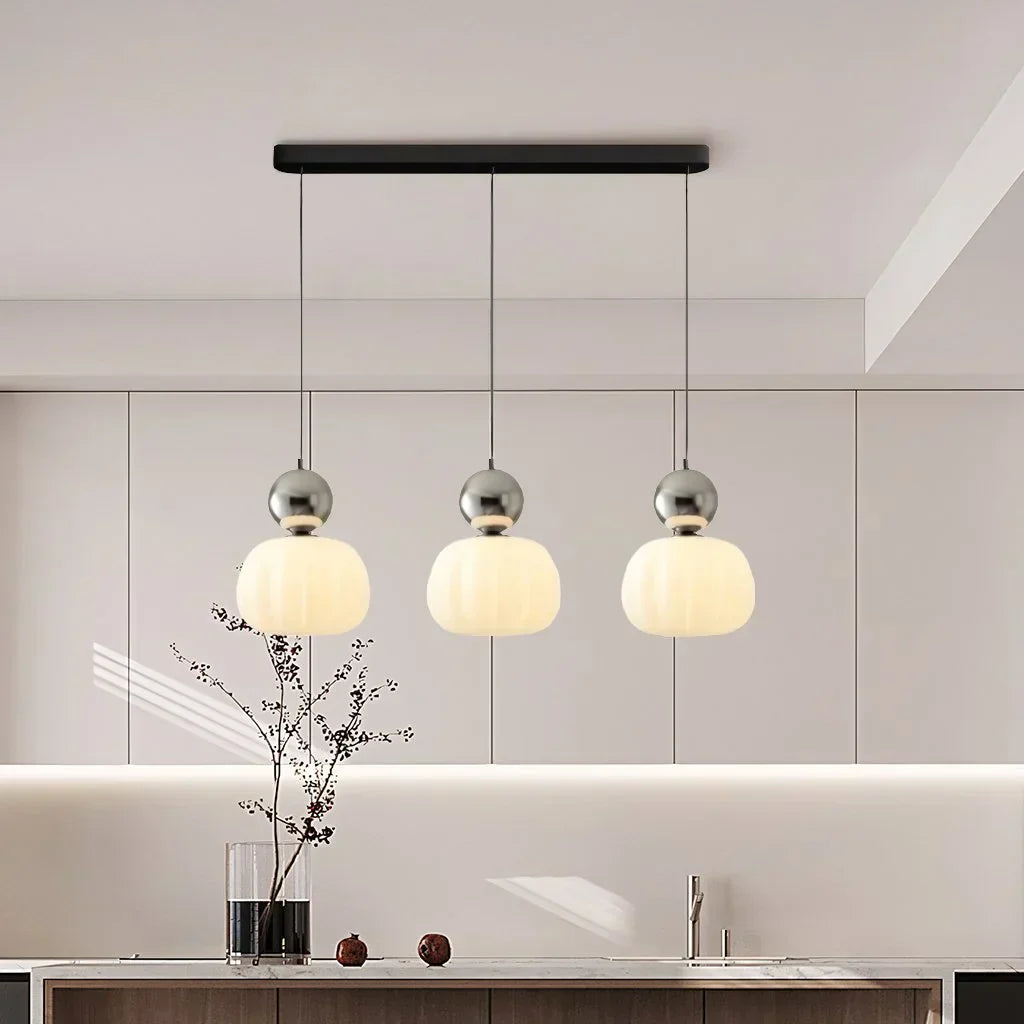 Lampa wisząca w stylu art déco – metal w kolorze kremowym, wzornictwo Bauhausu do dekoracji salonu lub jadalni