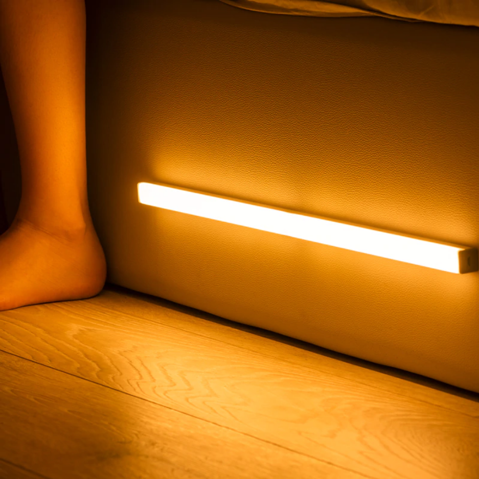 Bevægelsessensor Lampe – Aluminium, Varm Hvid Lys til Skabe eller Gange