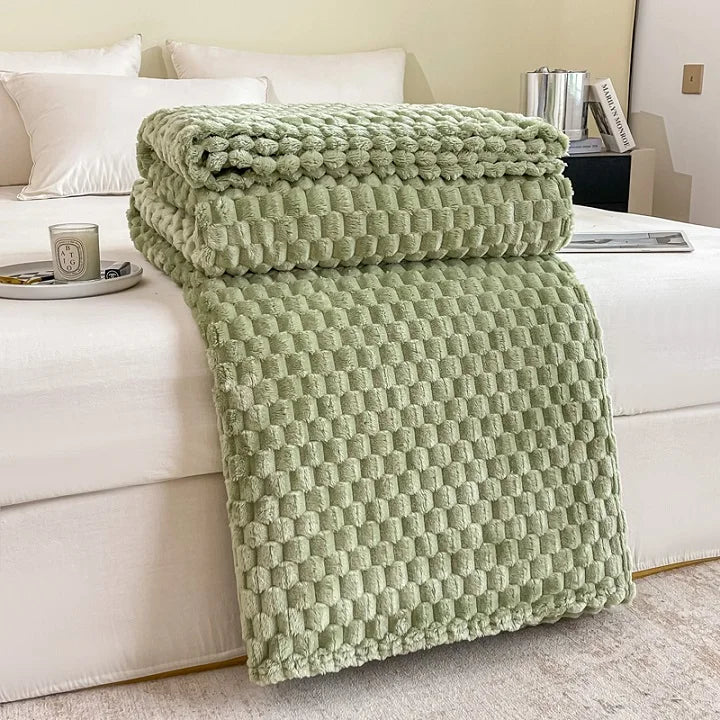 Velvet Plaid – Checkered Pattern, Warm and Cozy for Sofa or Bed, Suitable for Adults and Children