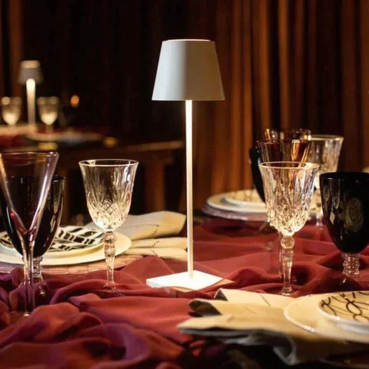 Draadloze tafellamp – Moderne metalen ledlamp in verschillende kleuren voor op het bureau, nachtkastje of bijzettafeltje.