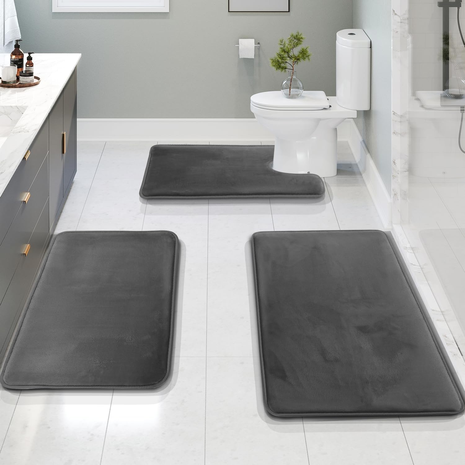 Memory Foam Badmåtte – Blød Velour, Antiskrid Design til Badeværelse eller Bruseområde – 3-delt Sæt