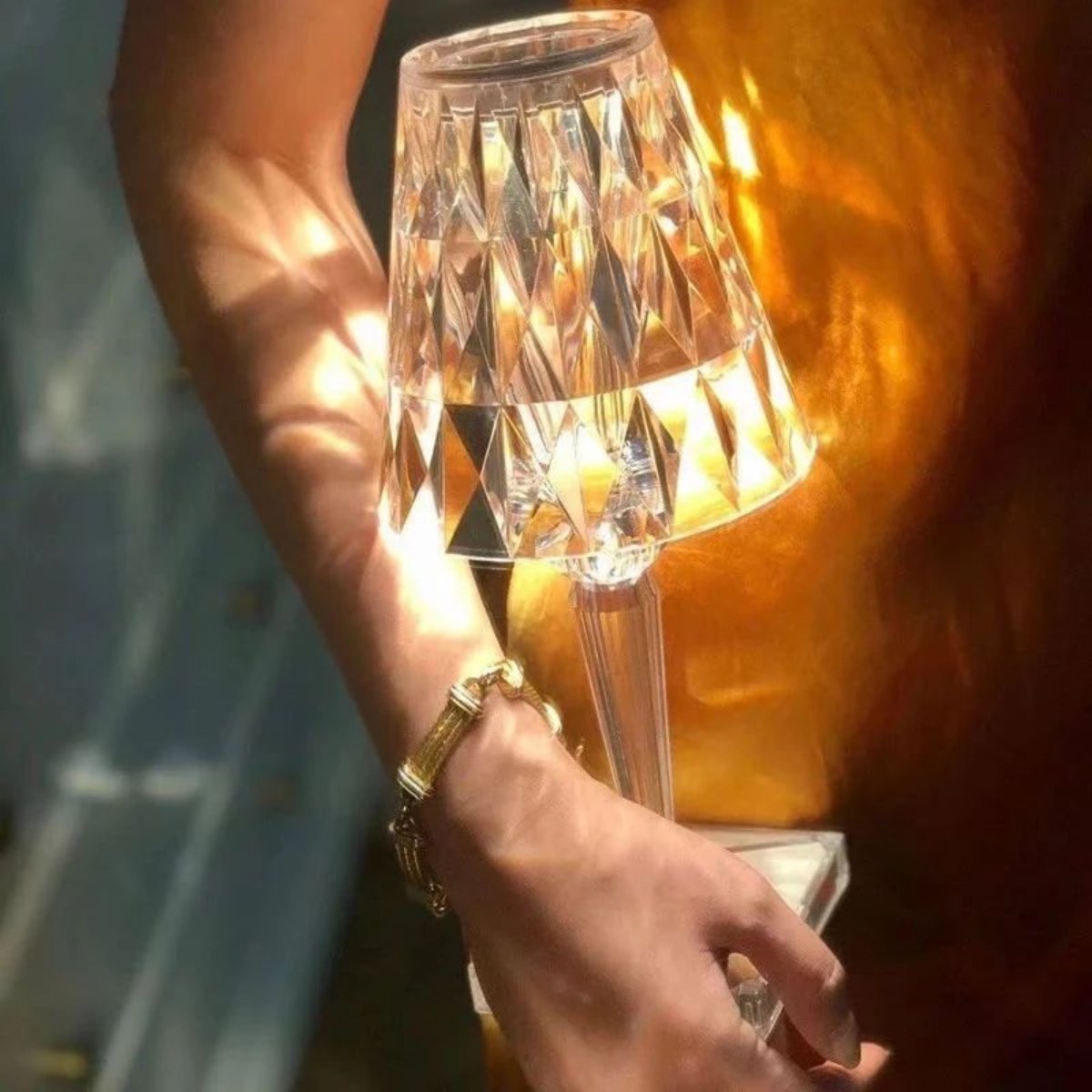 Kristallen Bordlampe – Glinsende Akryl, Elegant Design til Stue eller Soveværelse